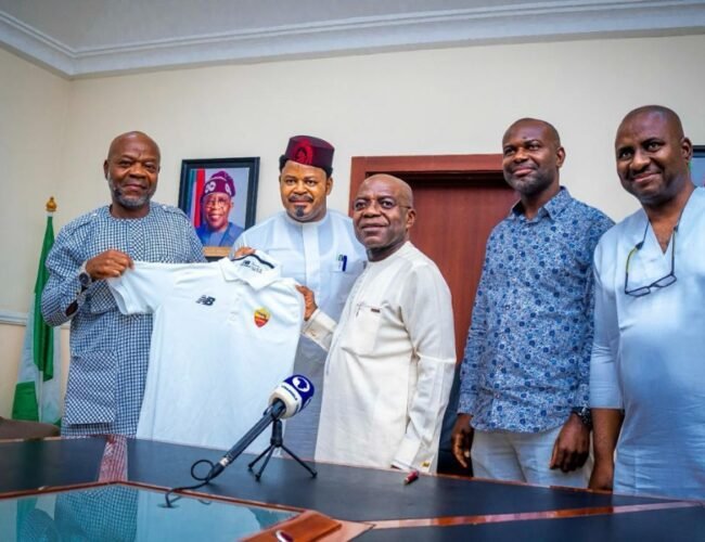 Dr. Osita Offor Leads UAAP Members in Felicitating Ferdinand Ekeoma on His Birthday